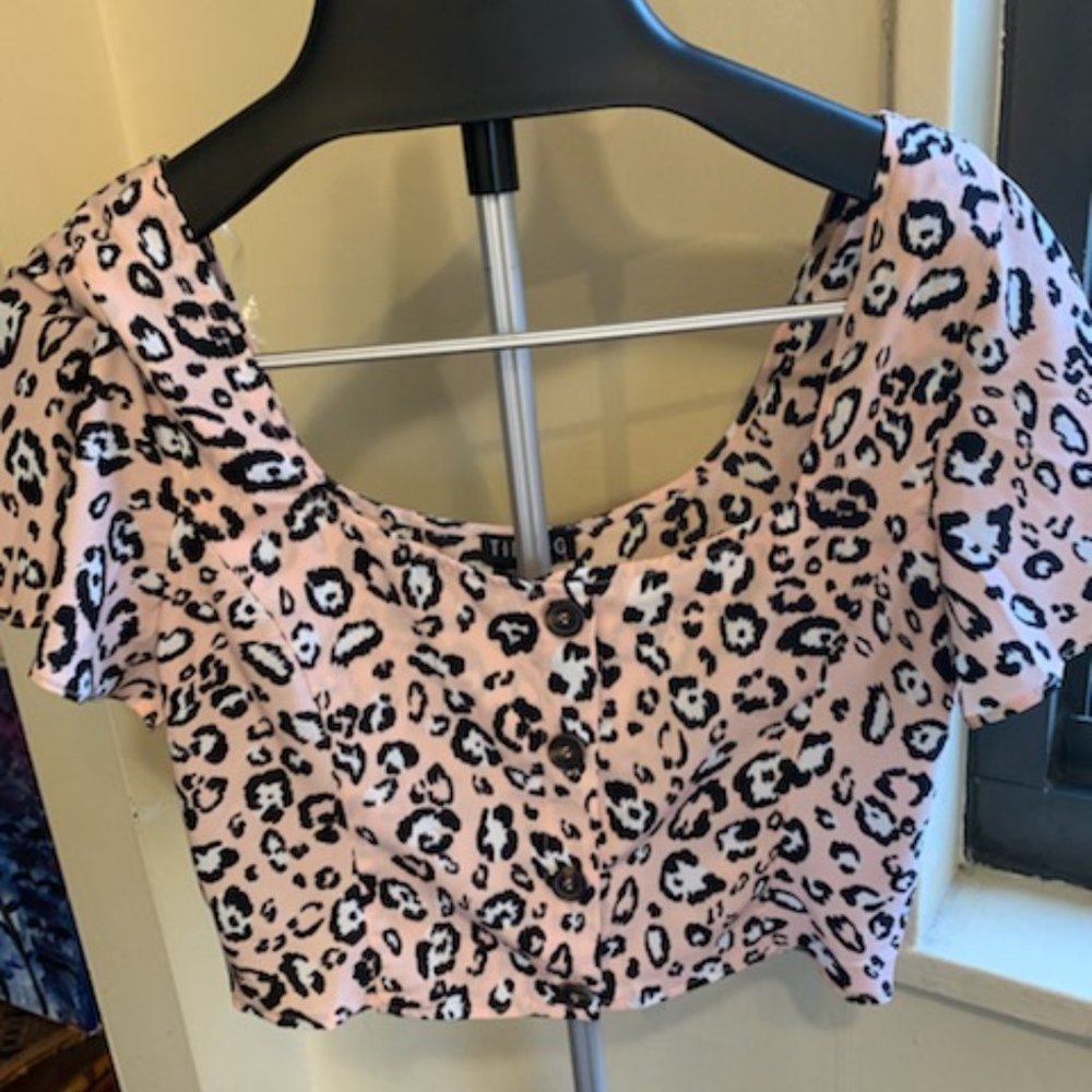 Super Cute Pink Leopard Cropped Top